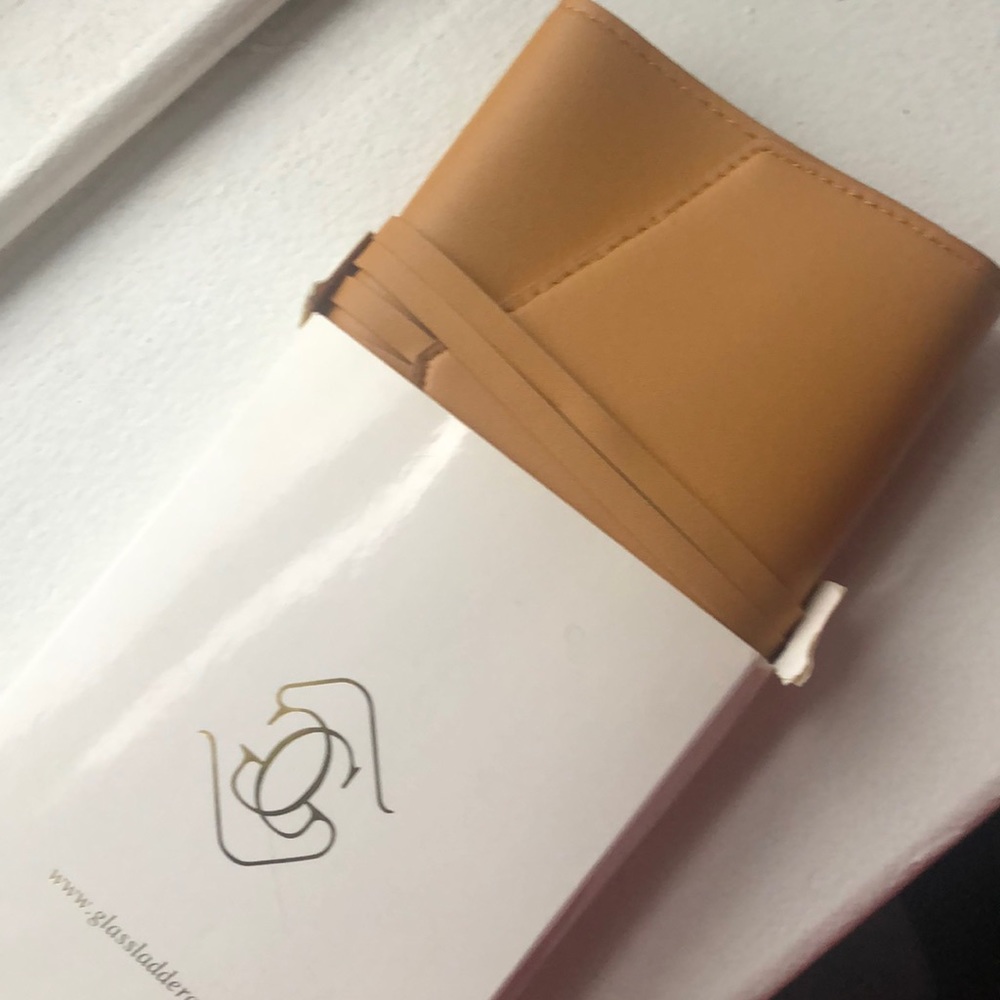Glass Ladder & Co Katherine Tech Roll new in box